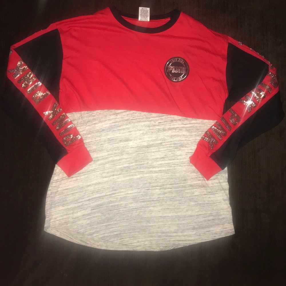 I Tori’s Secret PINK shirts size small